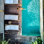 S'estancia Hotel