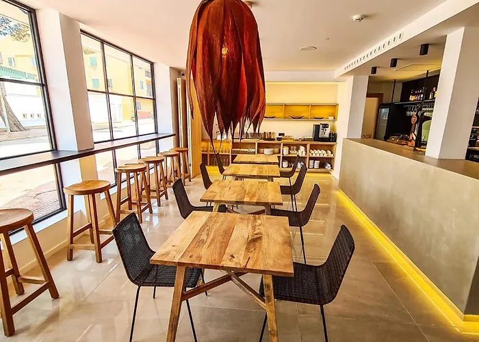 S'estancia إيز ميركاذال